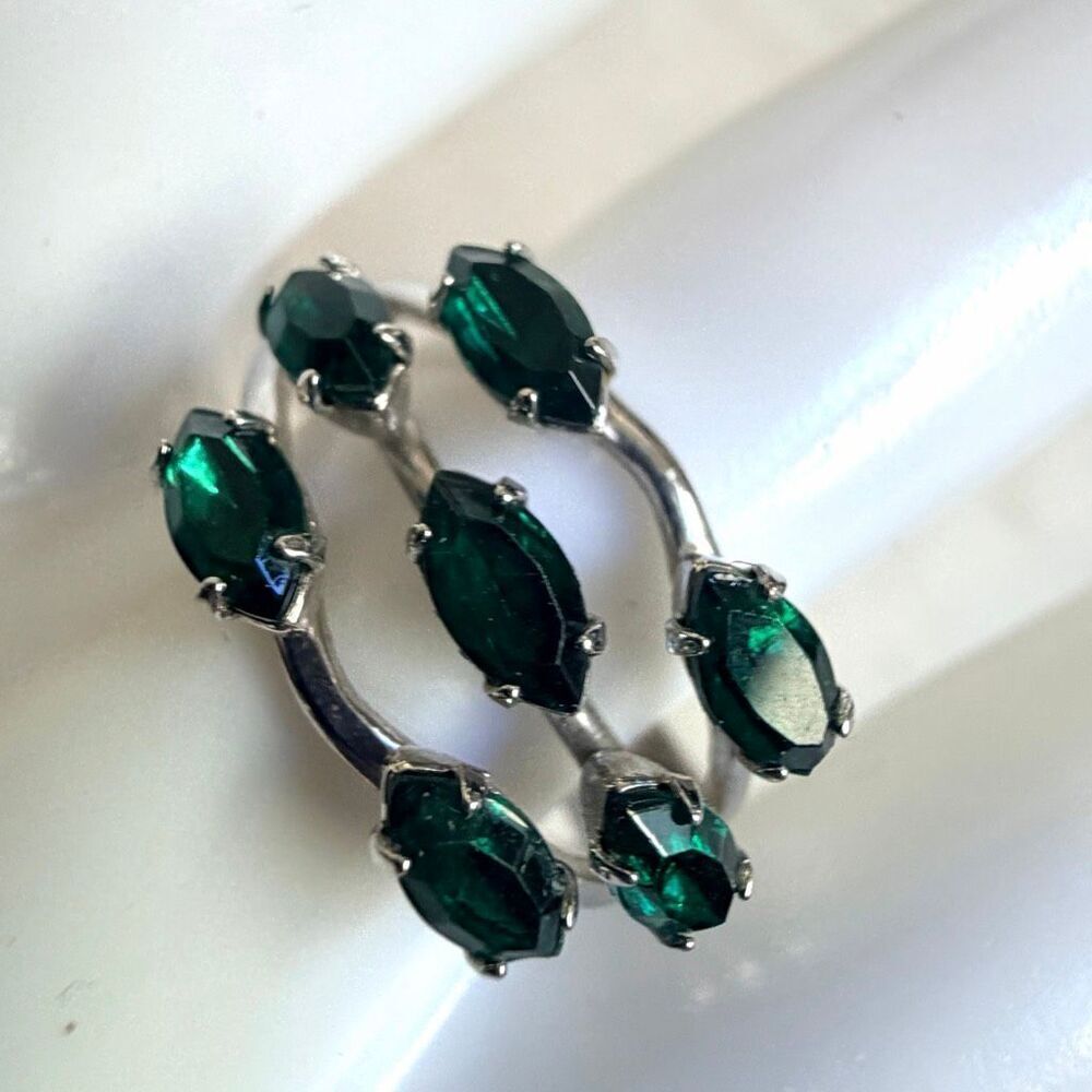 Sarah Coventry Vintage Green Glass Triple Row Adjustable Ring - Picture 3 of 11